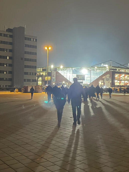 Fans aus dem Ruhrgebiet besuchen das Millerntor für ein St Pauli Spiel